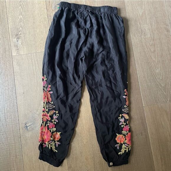 Johnny Was Black Floral Embroidered Pull-On Crop Jogger Women's Hipster Pants - Picture 3 of 8